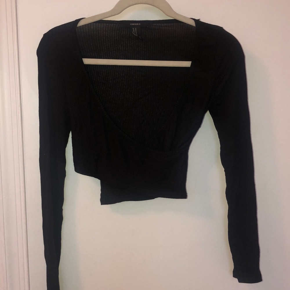 Black long sleeve crop top